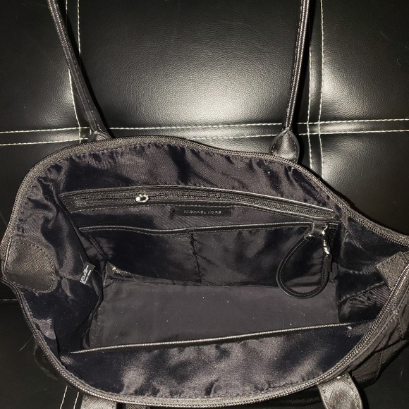 MICHEAL KORS PURSE AND CLUTCH SET - Picture 2 of 7